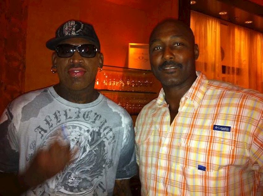 丹尼斯-罗德曼推特晒与宿敌卡尔-马龙合影