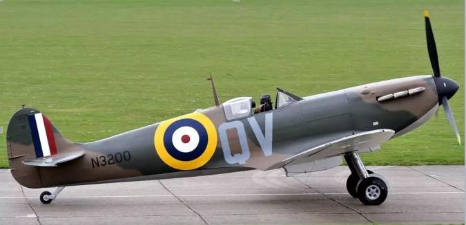 《敦刻尔克》:英国的飞机为啥要刷法国国旗?