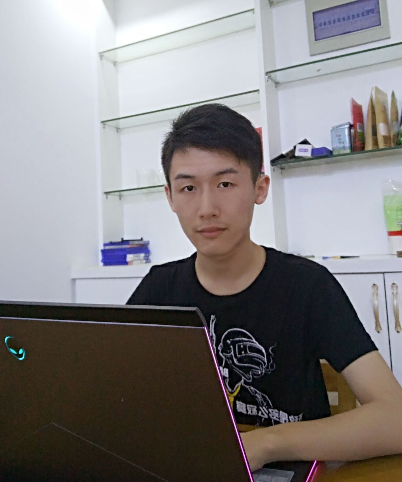 19岁大一新生月入3万,给爸爸买了辆SUV,令人