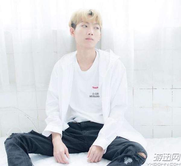 《王者荣耀》主播孤影跳槽后微博被盗删 虎牙发声力挺