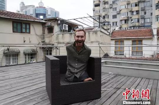 人口手足各说一句话_“亲自去中国看看”,马斯克一句话彰显中国发展非凡成就