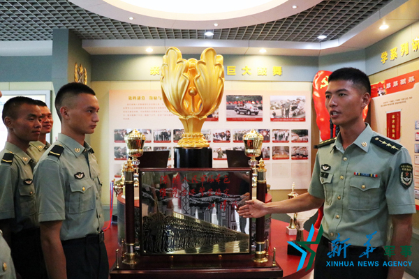 为新入连战士介绍连队荣誉.