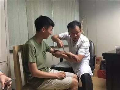 医生一番话让瘫痪患者抬起了双腿? 原来是影