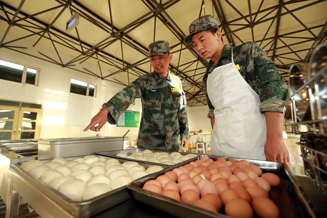 2015朱日和军演炊事兵图片