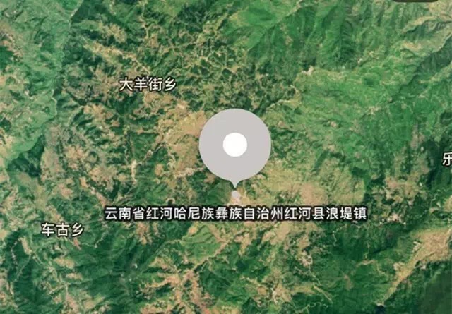 云南红河县浪堤镇阿龙上寨突发山体滑坡 致2人遇难