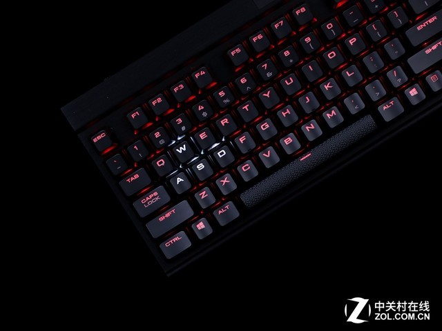 全新字体设计 海盗船k70 lux rgb机械键盘评测
