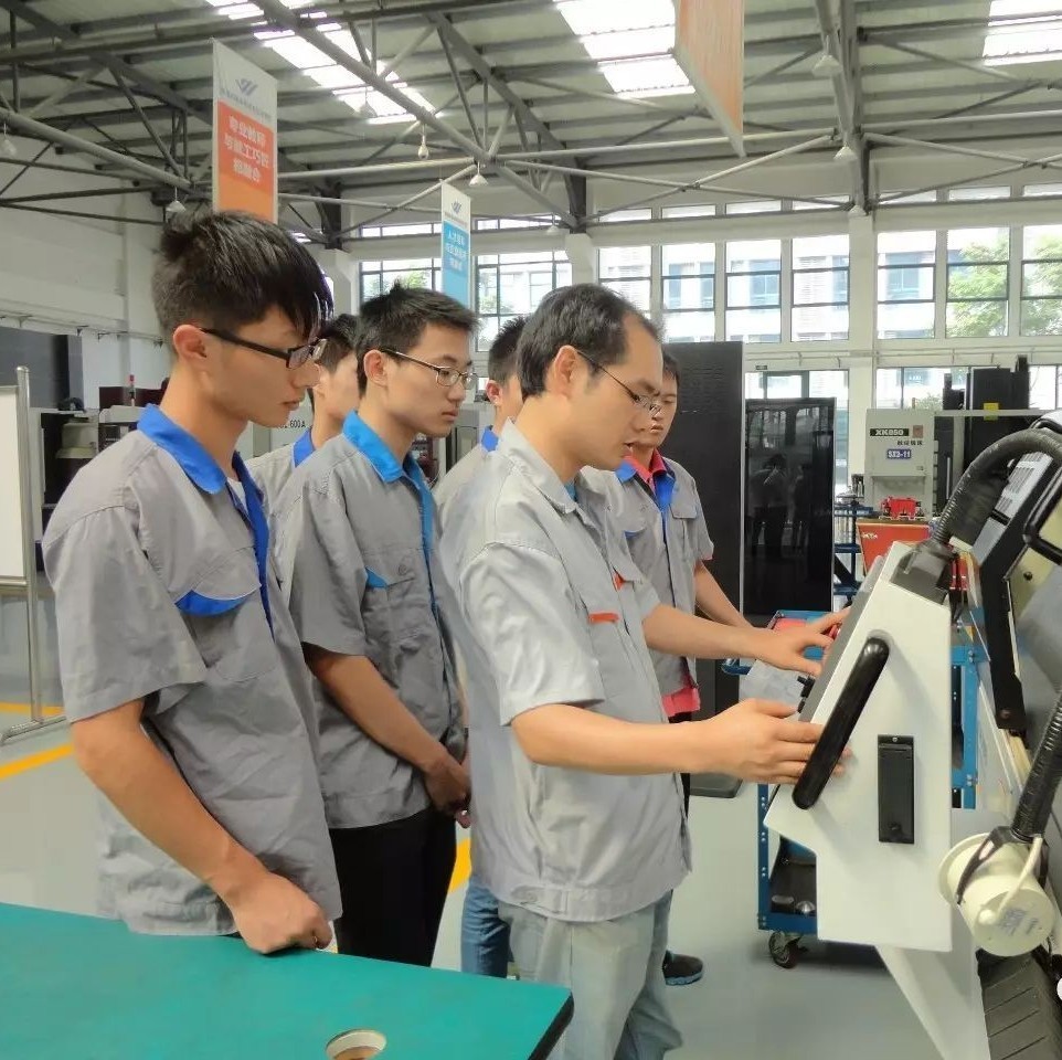 学徒必须知道的SEO优化技巧 没学历年轻人怎样学技术实现高收入