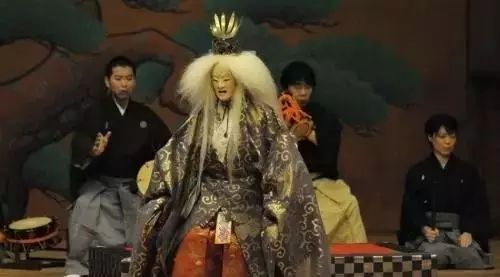 “有情节的艺能” ,日本的传统艺术形式——能乐|日本传承|艺能|能乐|舞台|情节|艺术形式_新浪新闻