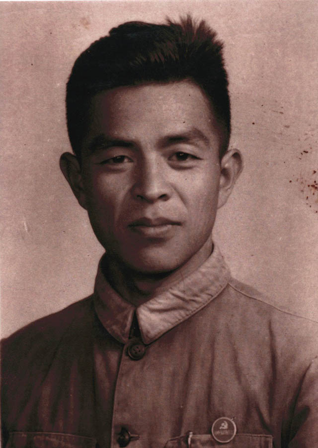 出生于农民家庭的褚时健曾任玉溪卷烟厂厂长,1994年发扬光大"红塔山"