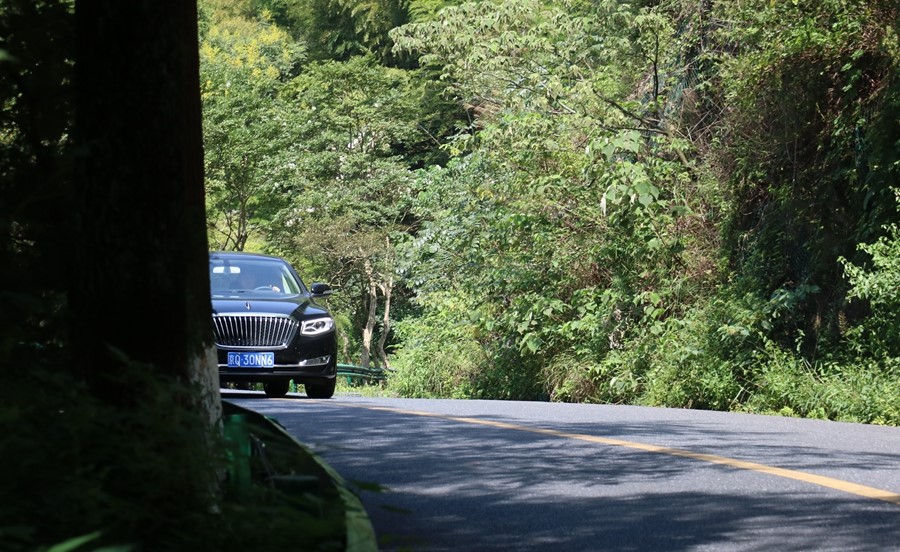 我们从不能停下对理想的追寻丨试驾新红旗H7