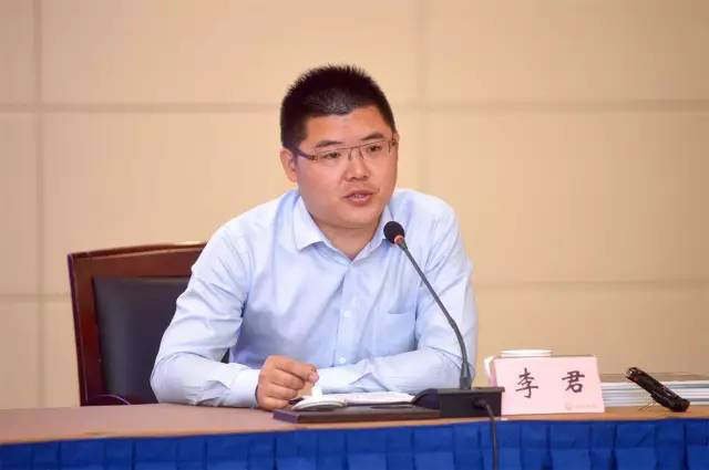 李君:互联网助力 十年坚守让"空心村"重生