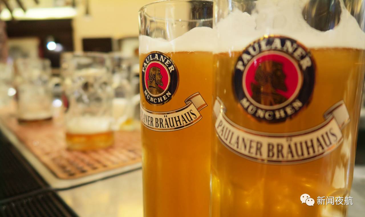 吃猪肘子还能发出清脆的声音没错再喝上这里发酵4周的普拉那啤酒想想