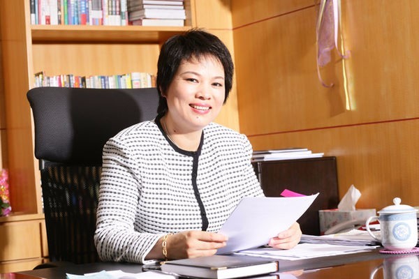 一桶金1985年,跑过三江六码头的周晓光嫁给了卖绣花样的东阳人虞云新