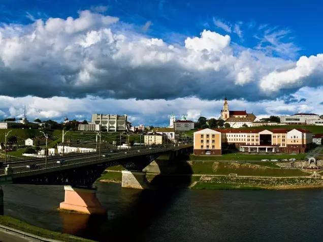 红酒,比利时冰激凌,新西兰奶粉,巴西和咖啡等,还有白俄罗斯的美女