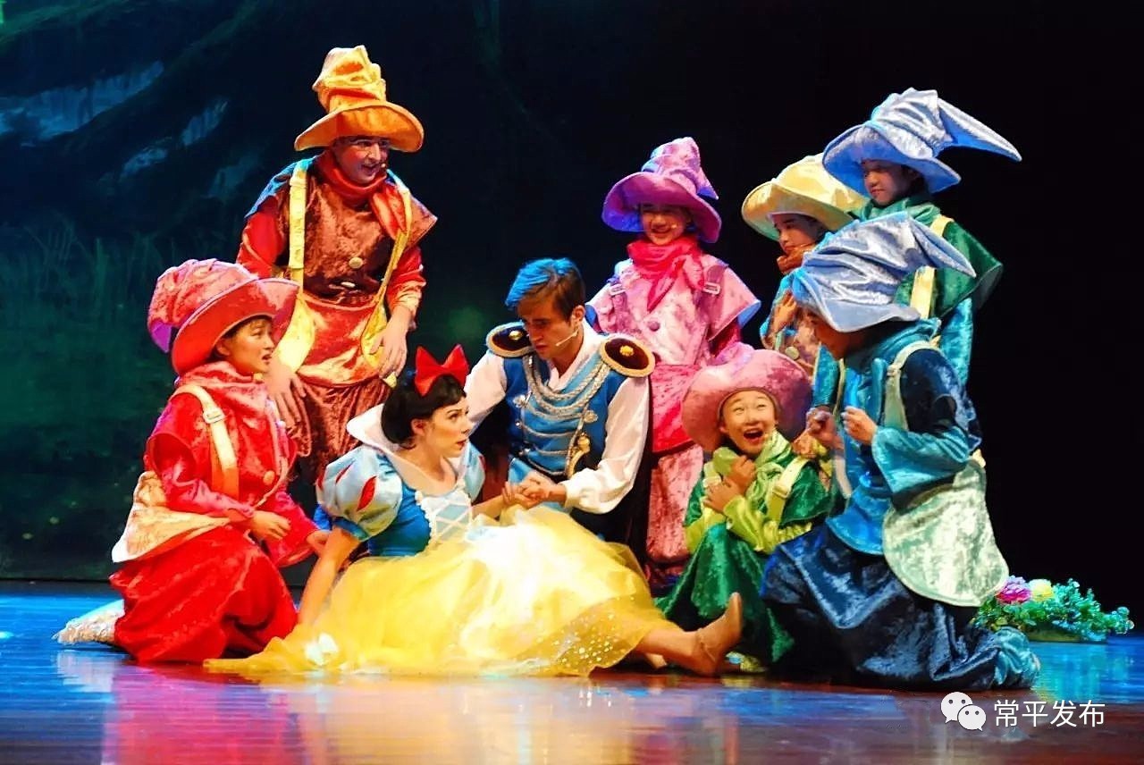经典童话英文版儿童剧《新白雪公主与七个小矮人》来到常平啦!