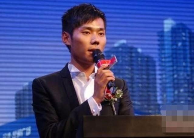 他就是刘嵩,别名"板栗头",现任云南同德实业董事长,身价高达数亿,是一