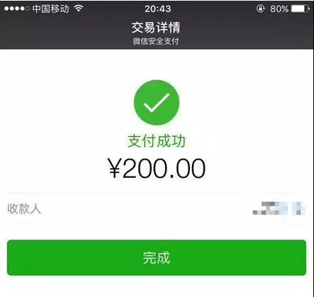 交流得还算愉快,从两人最初的微信对话记录来看,那时对话的画风是这样