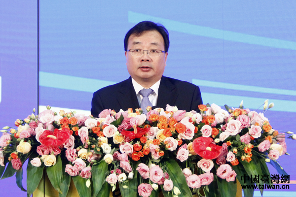 国台办经济局局长张世宏宣读国台办,国家发改委,商务部同意在广西中越