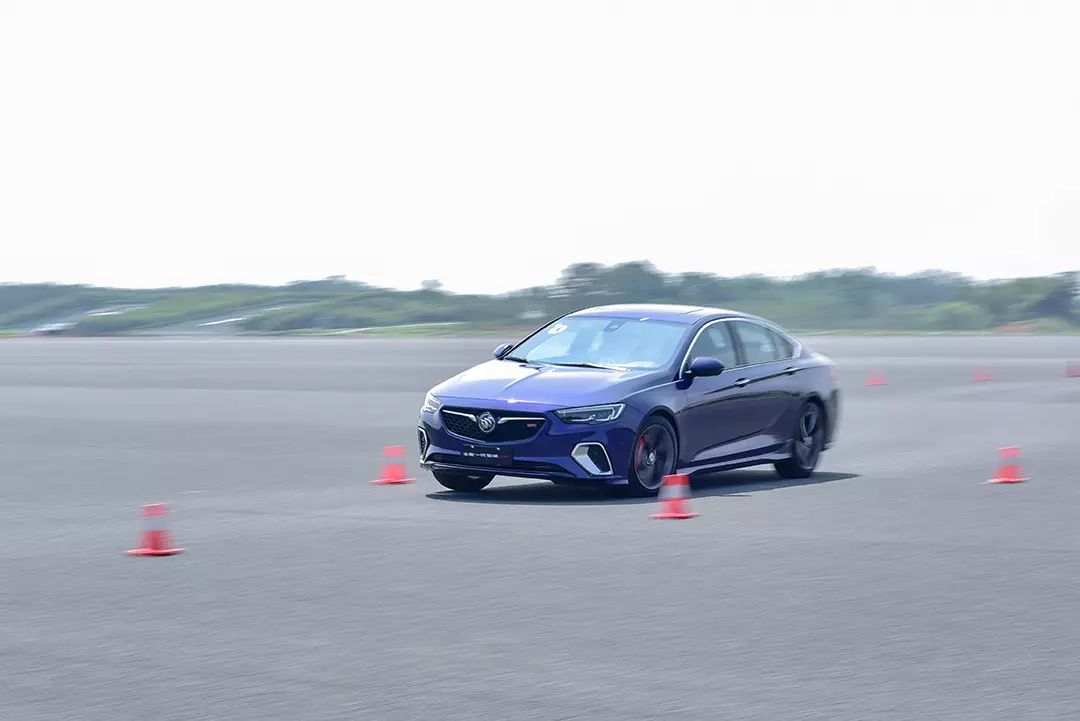 30万内最高性能的中型车？给你不买宝马的理由！