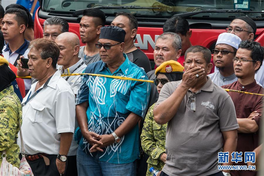 吉隆坡一学校发生火灾至少25人死亡(组图)