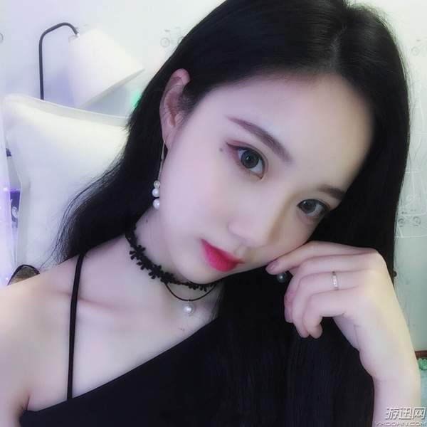 美女主播姜允儿与斗鱼无缘!被迅雷直播花"天价"签走