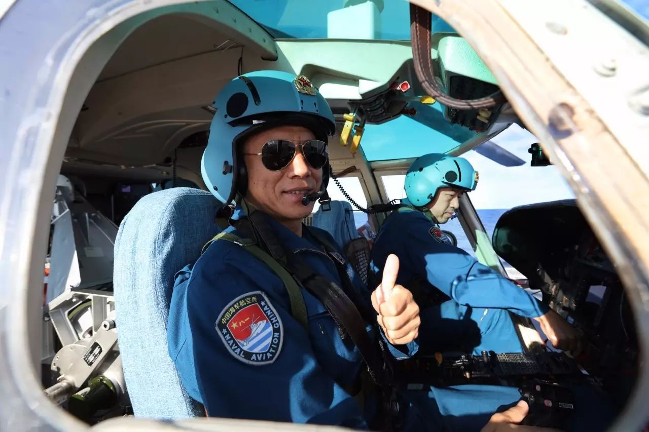 参演飞行员起飞前信心十足.解放军报记者 李三红 摄