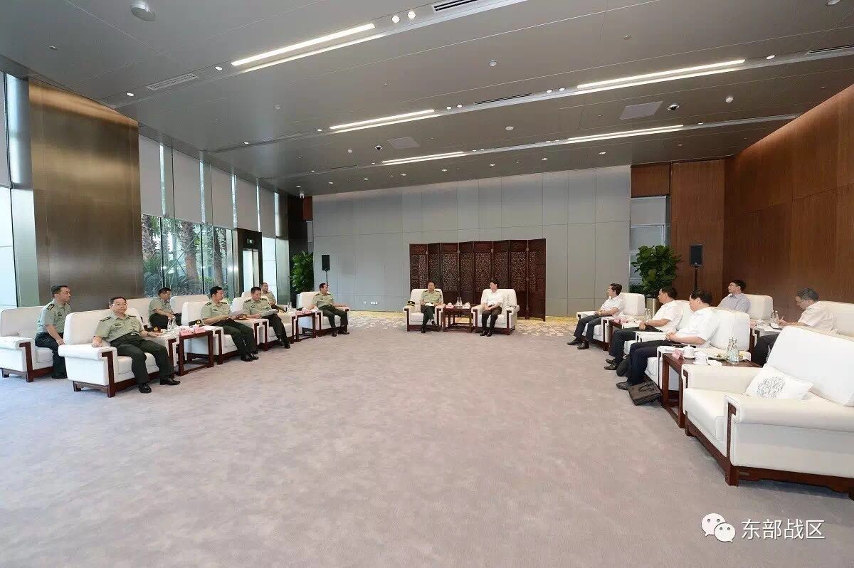 “第一陆军”中将为何向省委常委推荐7名师长 △ 廖可铎与裴金佳会面