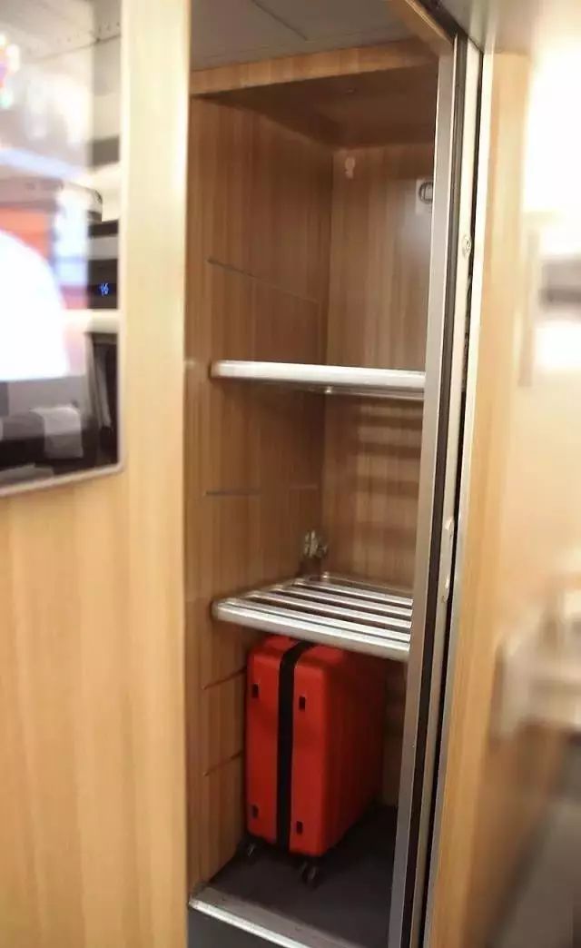 cr400bf大件行李存放处     :上海铁路局 编辑:孔祥如,刘丹