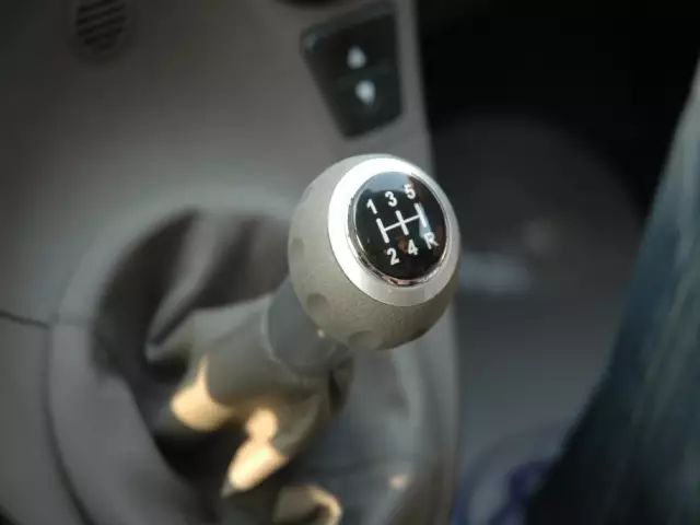 这几个实用开车技巧，新手小白尤其注意！