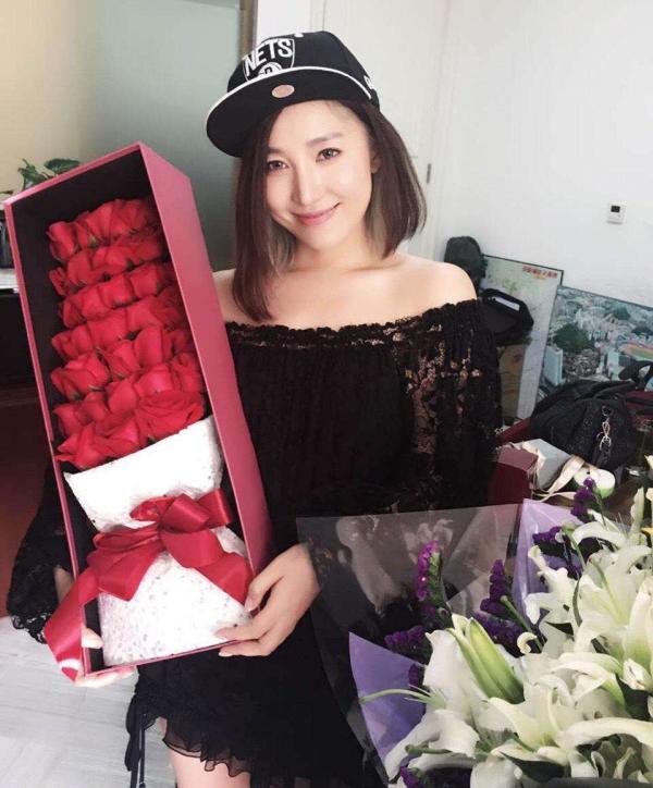 26岁美女董事长_我的26岁美女董事长