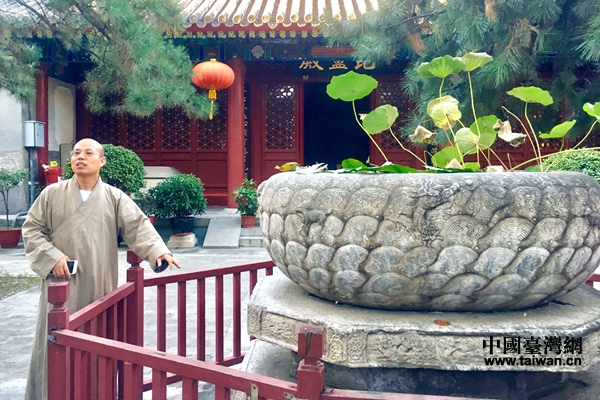 智勇法师向参会人员介绍法源寺历史