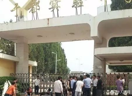 高中生举报学校违规补课收费被劝退,曝光后,现