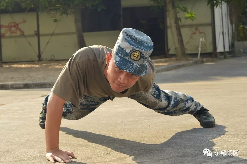 无关待遇,唯有梦想!这个新兵连有3名二次入伍