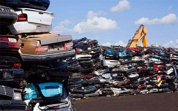 不是事故车、泡水车，但是遇到这类二手车也得小心