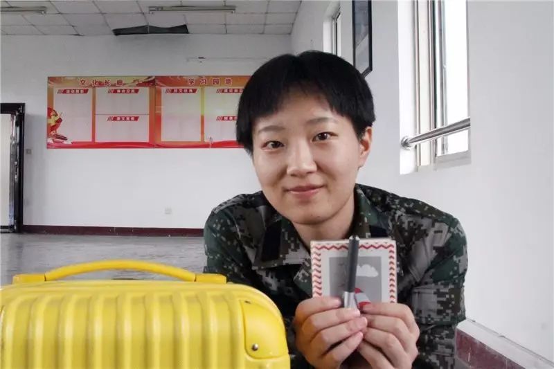 东部战区直属部队新兵团首批入营女兵,恰似从这幅"水韵江南"中翩翩