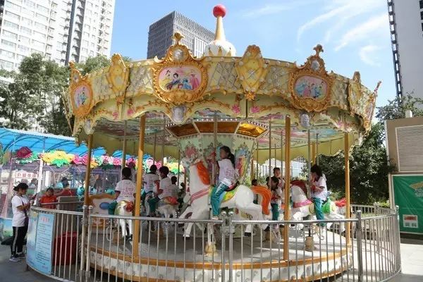 东胜广场举行关爱留守儿童爱心公益活动40余名留守儿童首次走出大山