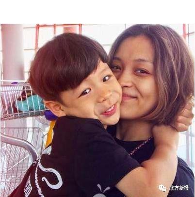 第二段就是和前妻冯佳,当年冯佳甘愿照顾大病的三宝,二人育有2女1男