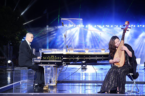 首届浦江生活节景观音乐会百架三角钢琴合奏