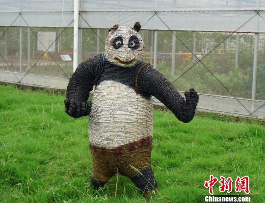动画片主角化身稻草人亮相宜兴农田