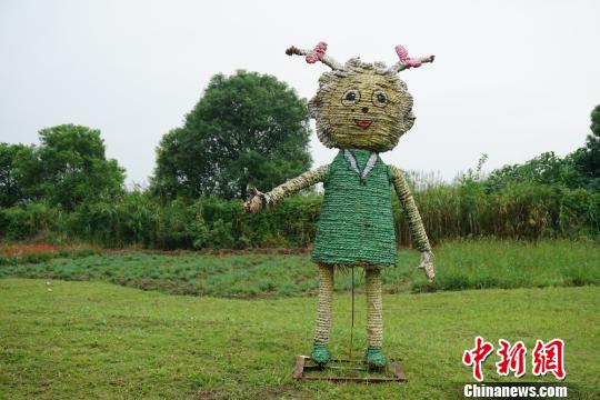 动画片主角化身稻草人亮相宜兴农田