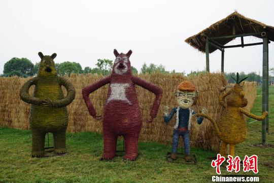 动画片主角化身稻草人亮相宜兴农田