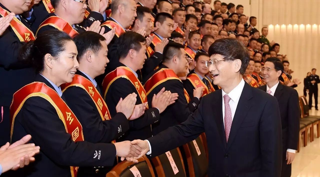 孟建柱会见公安百佳刑警:专业化应对职业化犯罪|孟建柱|刑警|百佳_新浪新闻