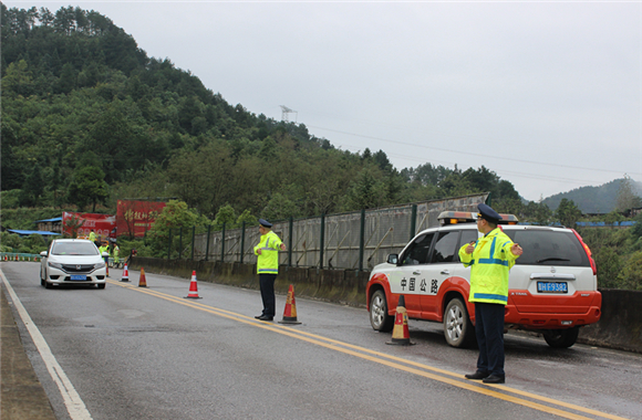 路政执法大队深入辖区开展安全检查工作"回头看"|凯里|麻江|高速公路