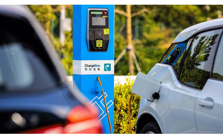 不担心油耗，这车回头率秒杀100万豪车！