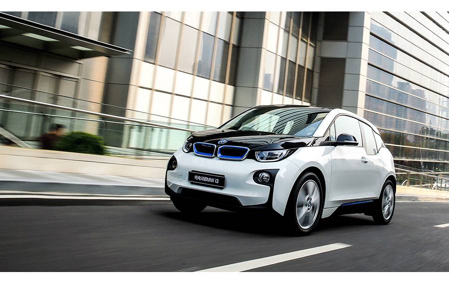 不担心油耗，这车回头率秒杀100万豪车！