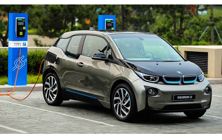 不担心油耗，这车回头率秒杀100万豪车！