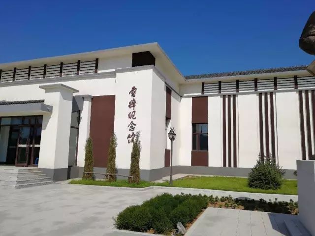复刻的新竹故居和少帅陵这里拥有雷锋广场,张学良文化园,咱们便来说说