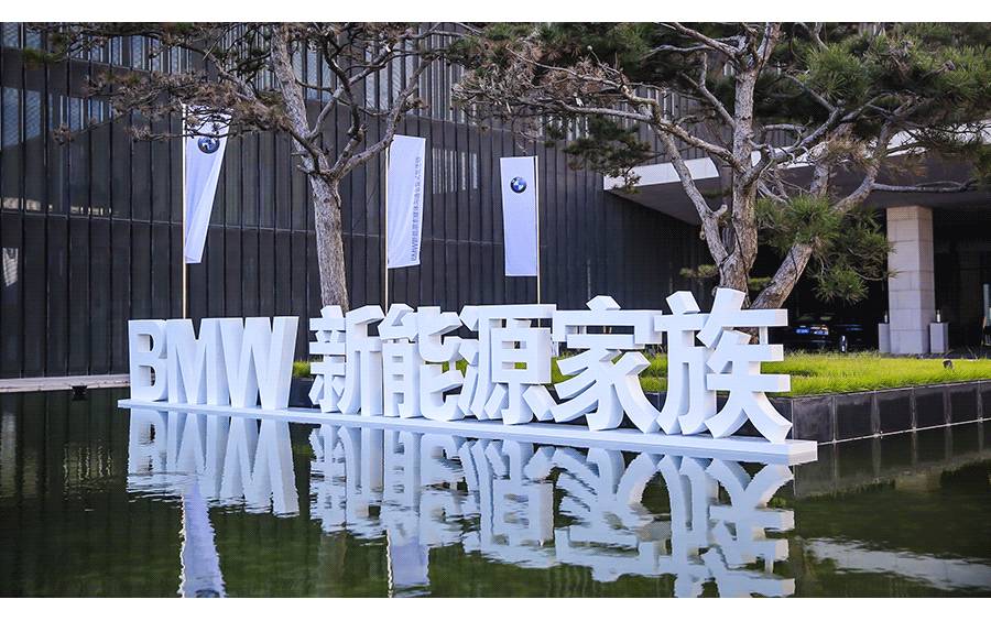 不担心油耗，这车回头率秒杀100万豪车！