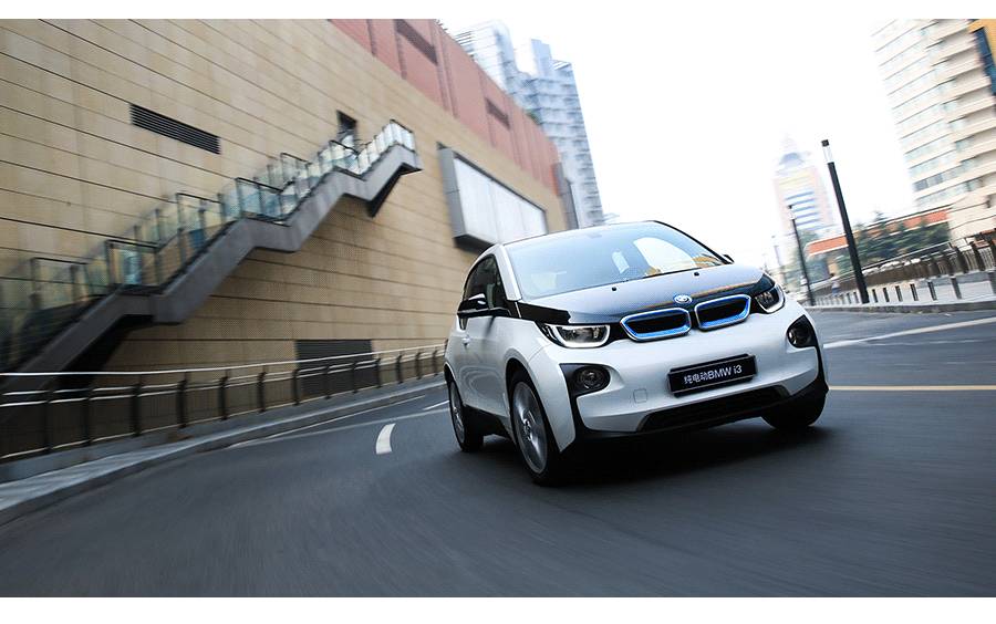 不担心油耗，这车回头率秒杀100万豪车！