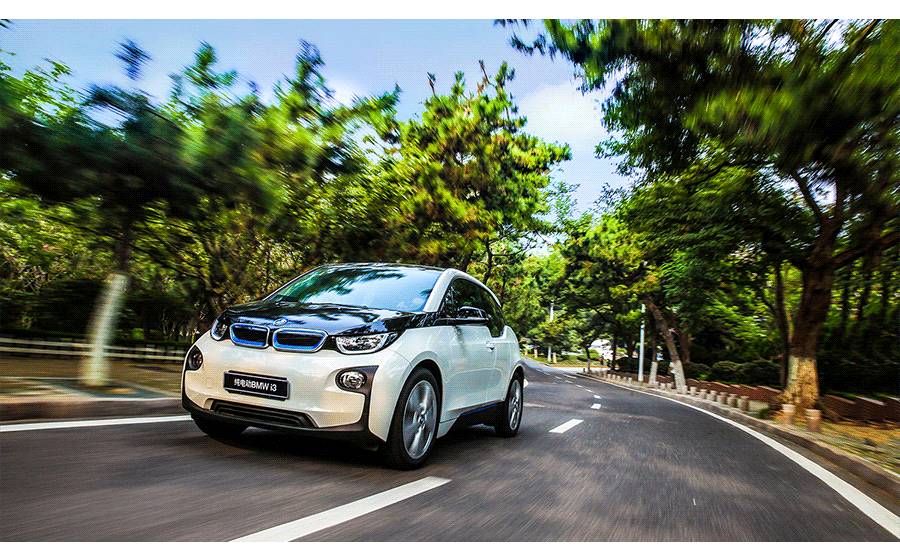 不担心油耗，这车回头率秒杀100万豪车！